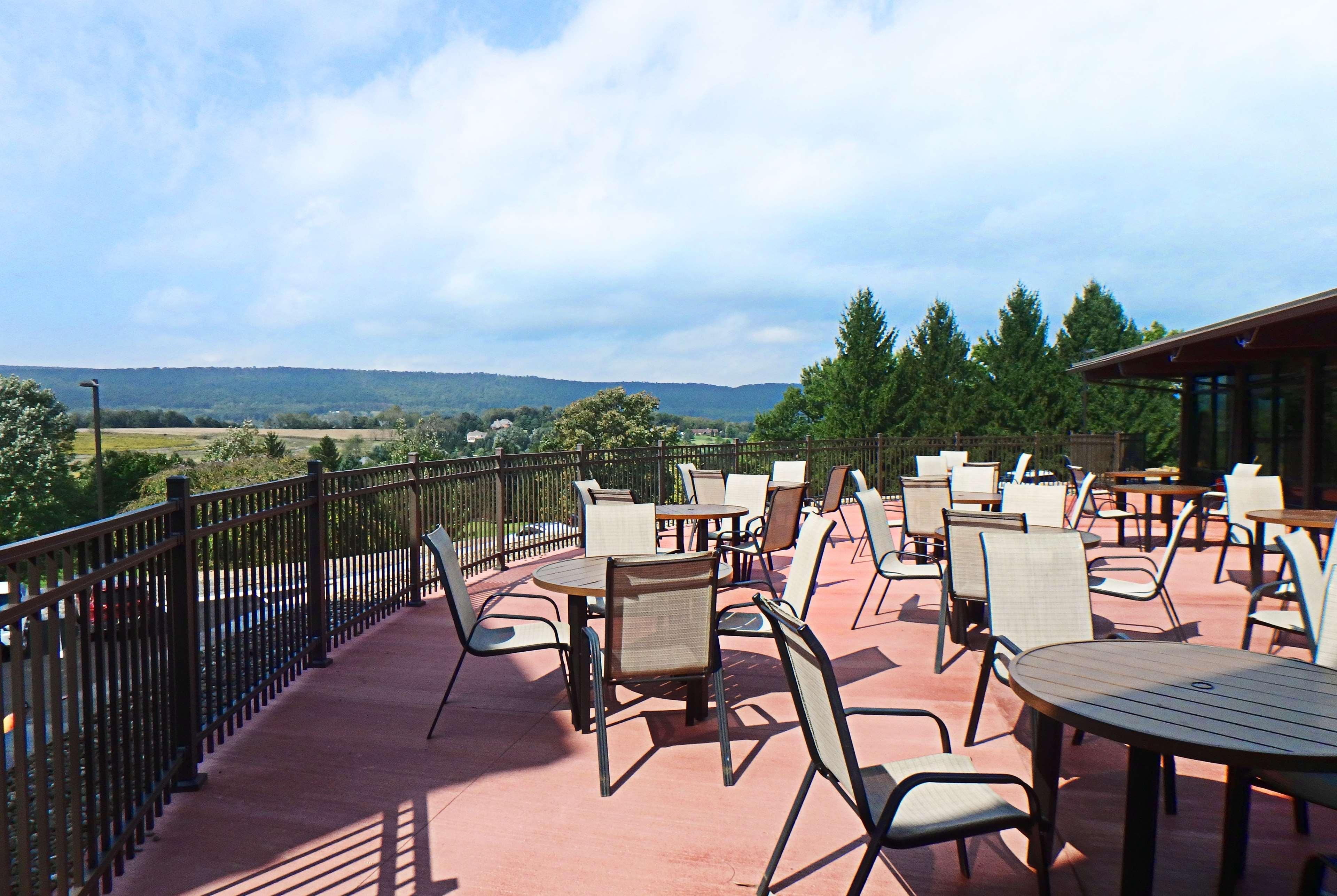 Wyndham Garden State College Hotel Boalsburg Екстериор снимка