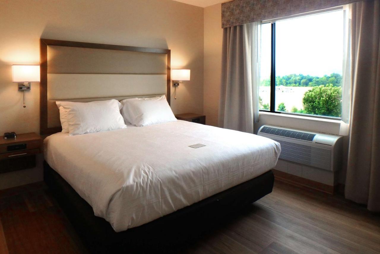 Wyndham Garden State College Hotel Boalsburg Екстериор снимка
