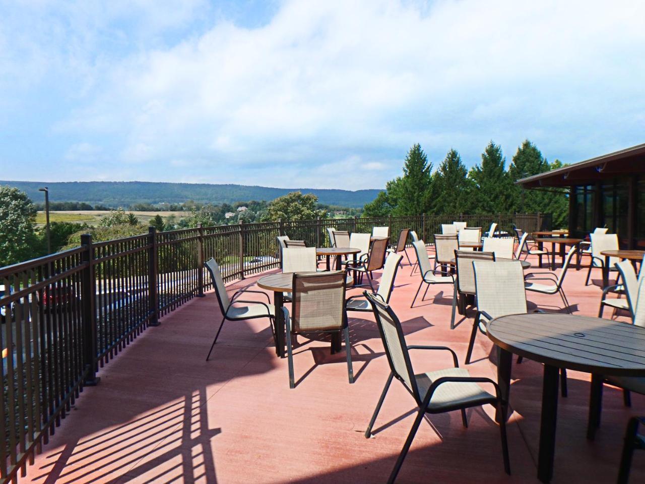 Wyndham Garden State College Hotel Boalsburg Екстериор снимка